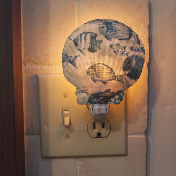 Sea Shell Night Light with Fish Design - Picture 1 of 5